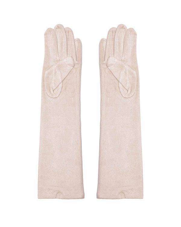 Guantes largos de antelina en color beige, disponibles en la web de Juan Bernal. Perfectos para añadir un toque sofisticado y neutro en días fríos.