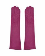 Guantes largos de antelina en color magenta, ideales para proteger del frío con un toque de sofisticación y estilo moderno.