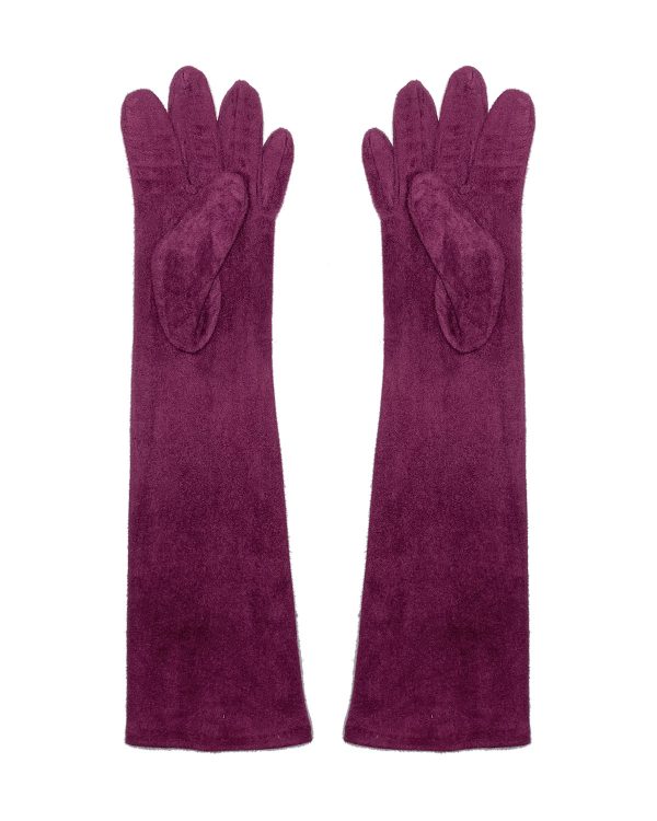 Guantes largos de antelina en color rojo vino, disponibles en la web de Juan Bernal. Perfectos para añadir un toque sofisticado y cálido en días fríos.